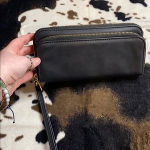 Wristlet wallet